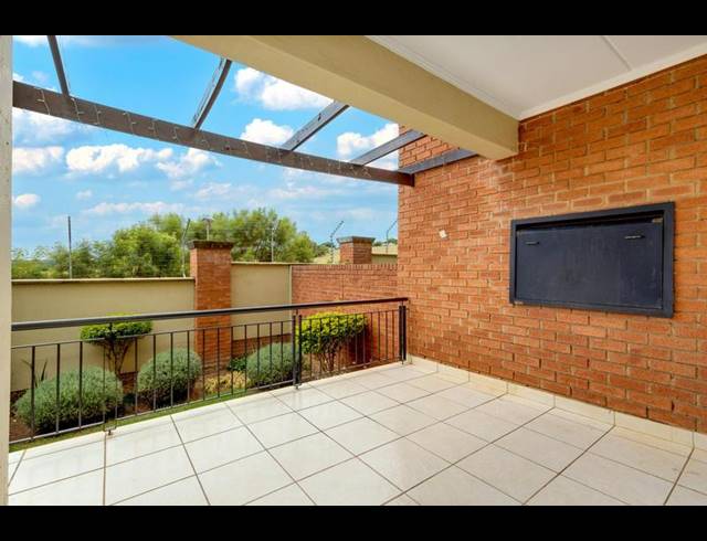 2 BEDROOM APARTMENT FOR SALE IN SUNNINGHILL